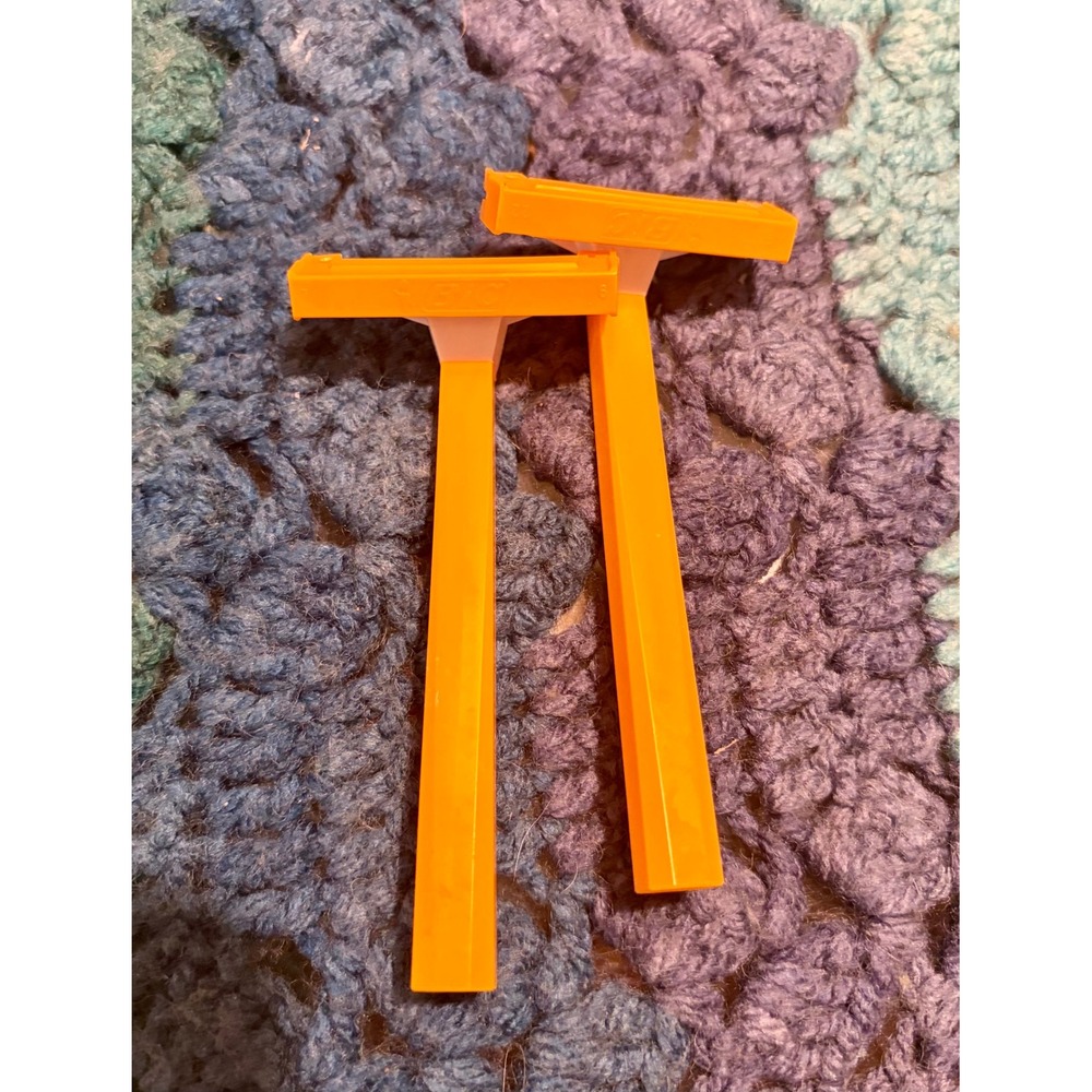 Vintage 1980s Bic Disposable Razors Orange Plastic Single Blade NOS Shave 2 Pack - Picture 2 of 6